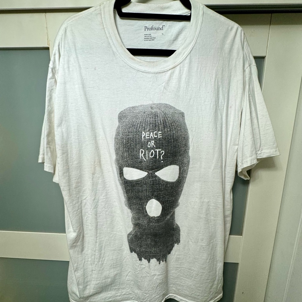 Peace or Riot Mask Graphic Tee
White
Men's XL